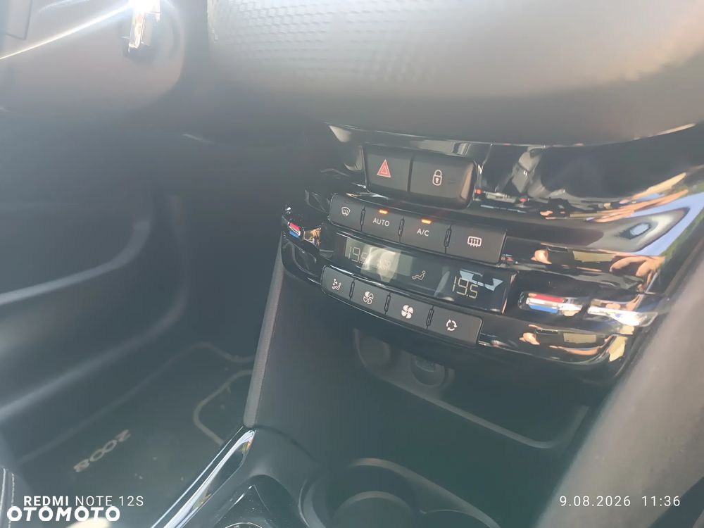 Peugeot 2008 1.5 BlueHDi Allure S&S - 17