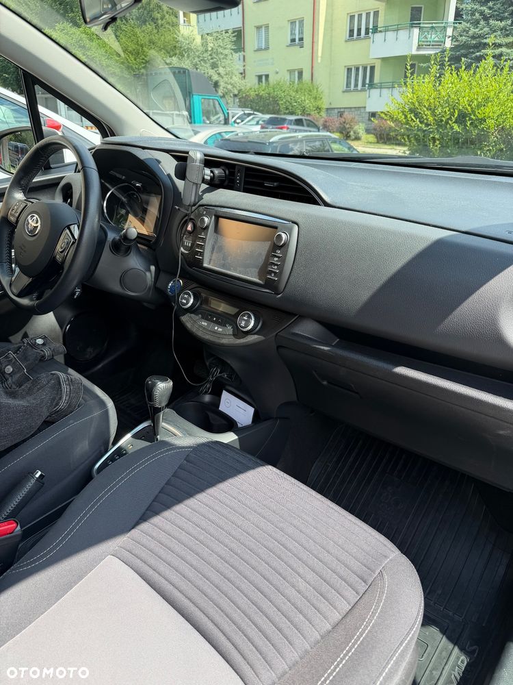 Toyota Yaris Hybrid 100 Premium - 9