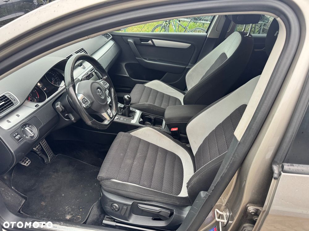 Volkswagen Passat 2.0 TDI BlueMotion Technology R-Line - 17