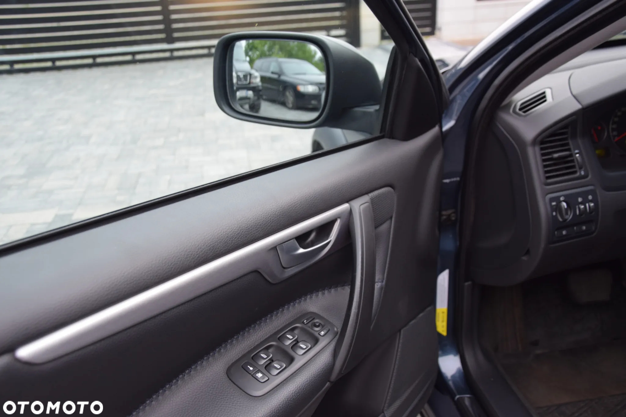 Volvo XC 70 D5 AWD Momentum - 23