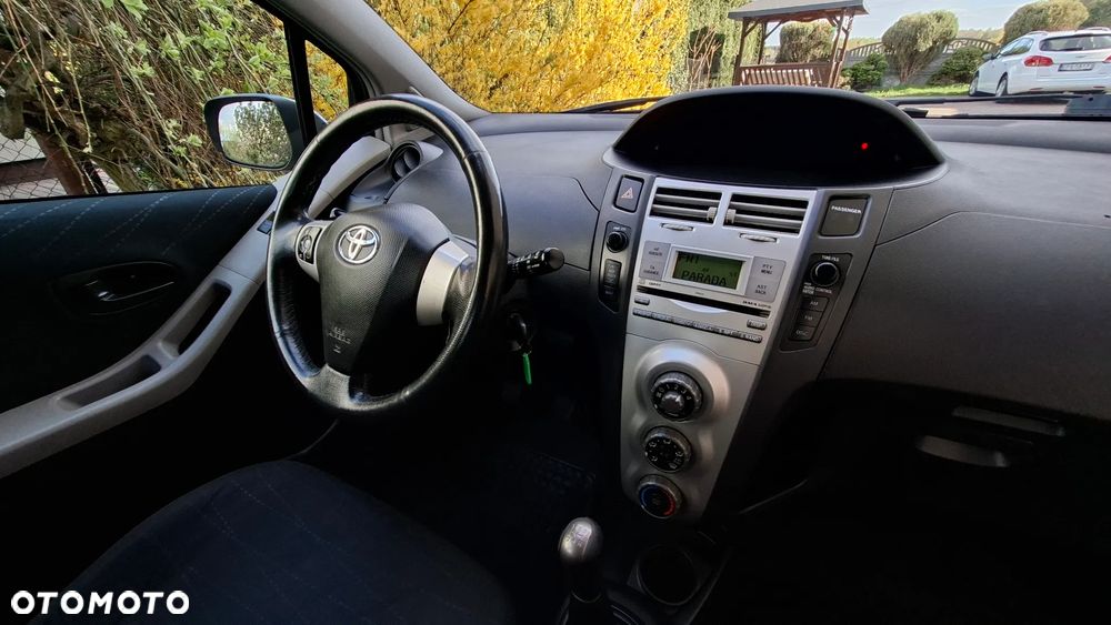 Toyota Yaris 1.3 VVT-i Sol - 19