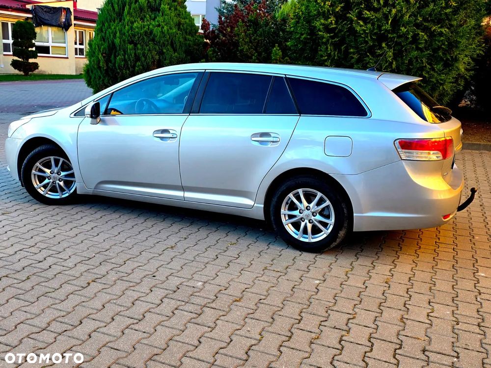 Toyota Avensis - 10