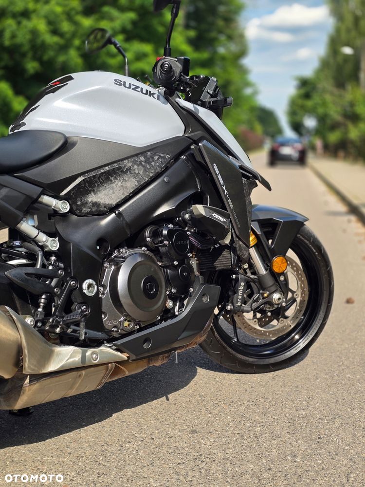 Suzuki GSX 1000 - 17