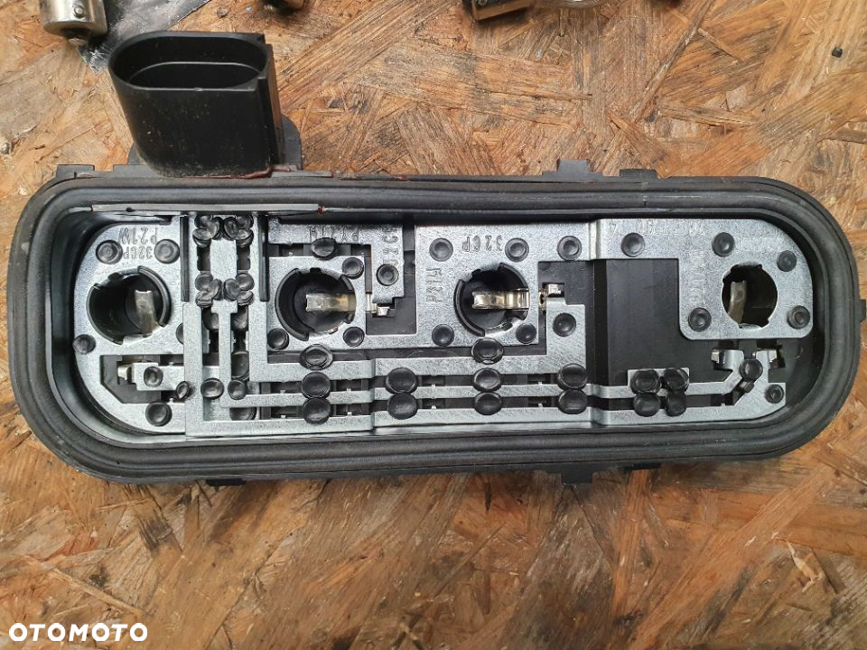 Wklad Lampy Mocowanie Zarowki LEWY Tyl Tylny EU AUDI A4 B6 Avant Kombi - 7