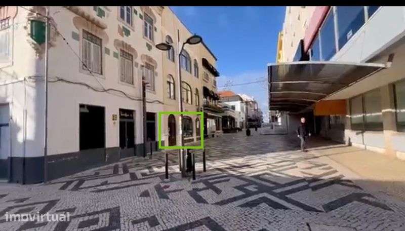 Loja no centro 70m2 com cave - Grande imagem: 3/5