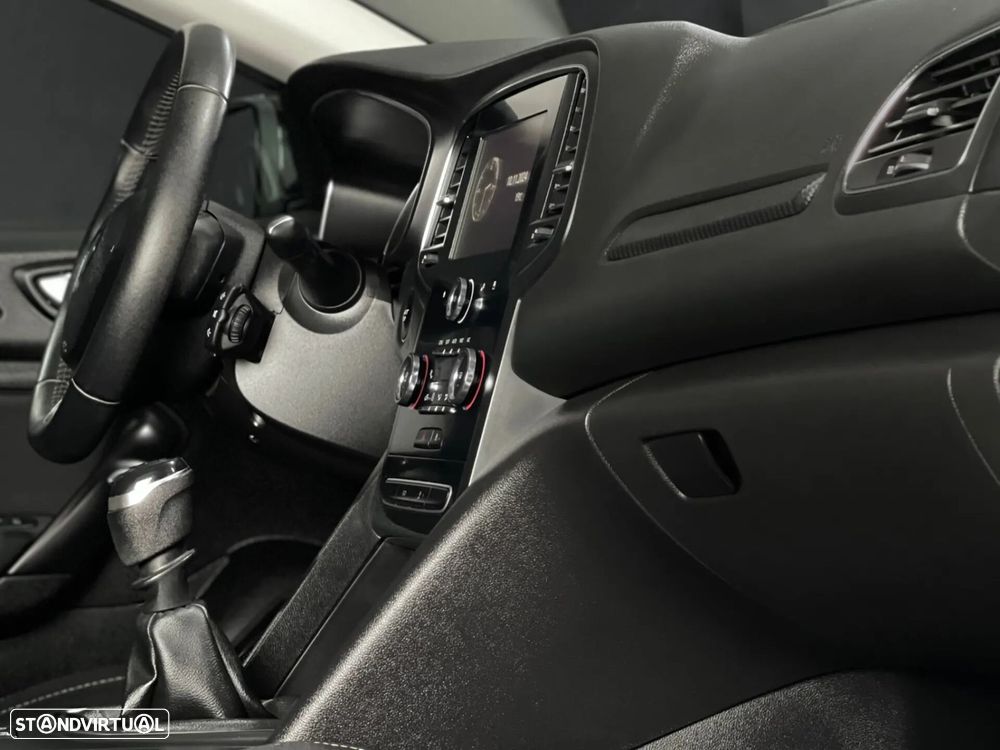 Renault Mégane Sport Tourer - 8