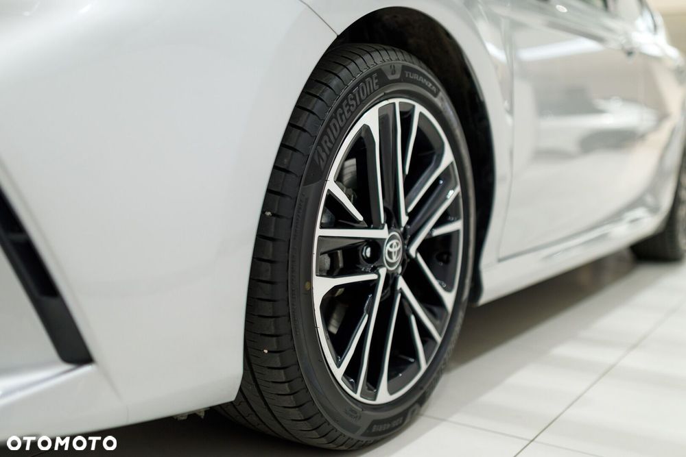 Toyota Camry - 14