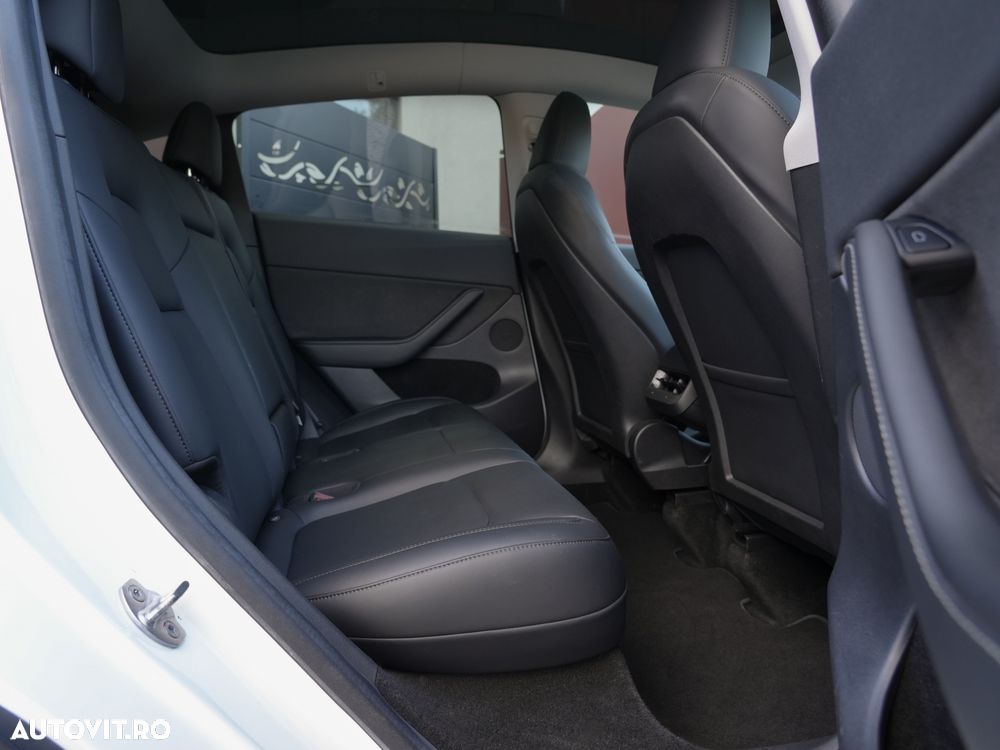 Tesla Model Y - 27
