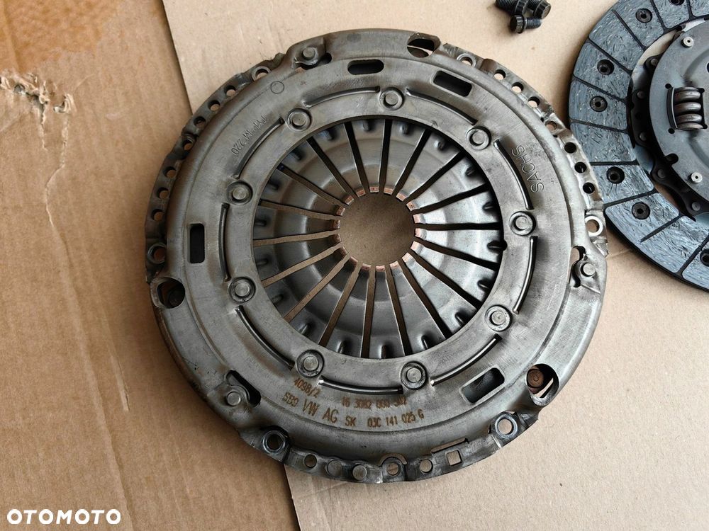 Sprzęgło kompletne sztywne VW AUDI SEAT SKODA 1.4 TFSI 122KM 03C141025G - 2
