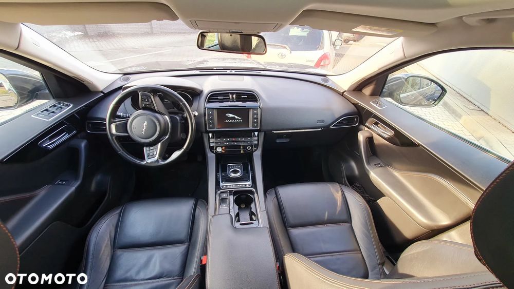 Jaguar F-Pace 2.0 i4D AWD Prestige - 17