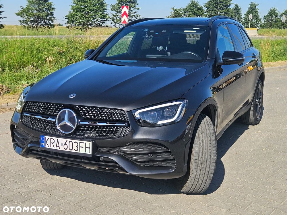 Mercedes-Benz GLC 300 4Matic 9G-TRONIC AMG Line - 3