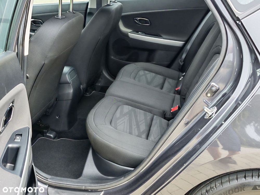 Kia Ceed - 8