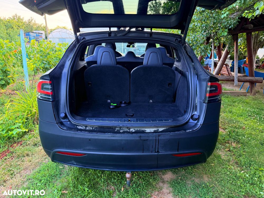 Tesla Model X - 9