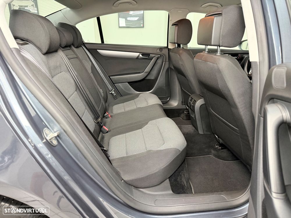 VW Passat 1.6 TDI Confortline - 22