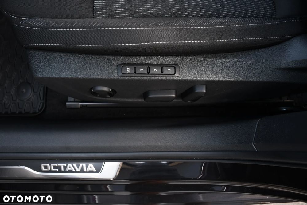 Skoda Octavia 2.0 TDI Sportline DSG - 16