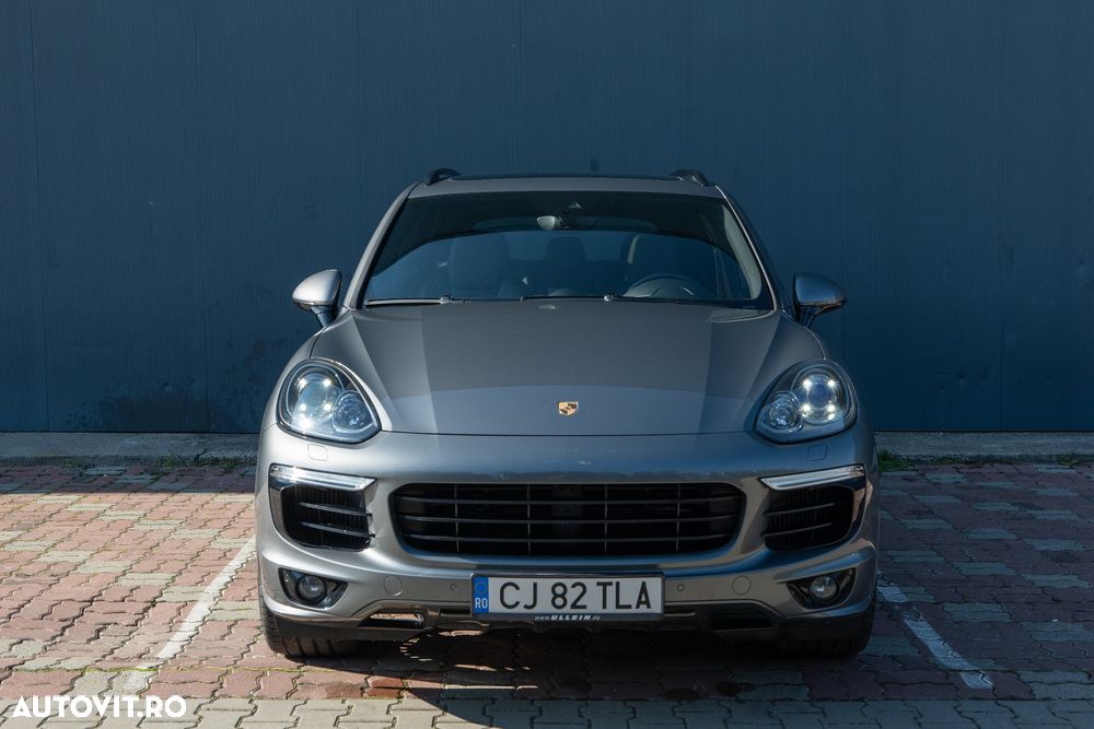 Porsche Cayenne 3.0 L - 8