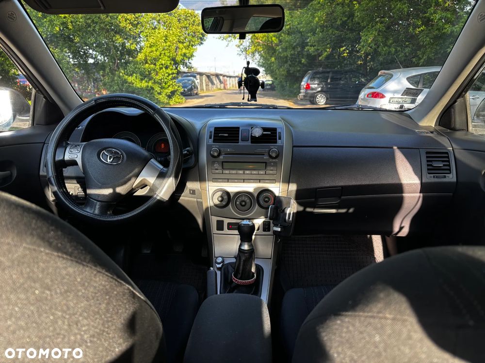 Toyota Corolla 1.6 VVT-i Luna - 4