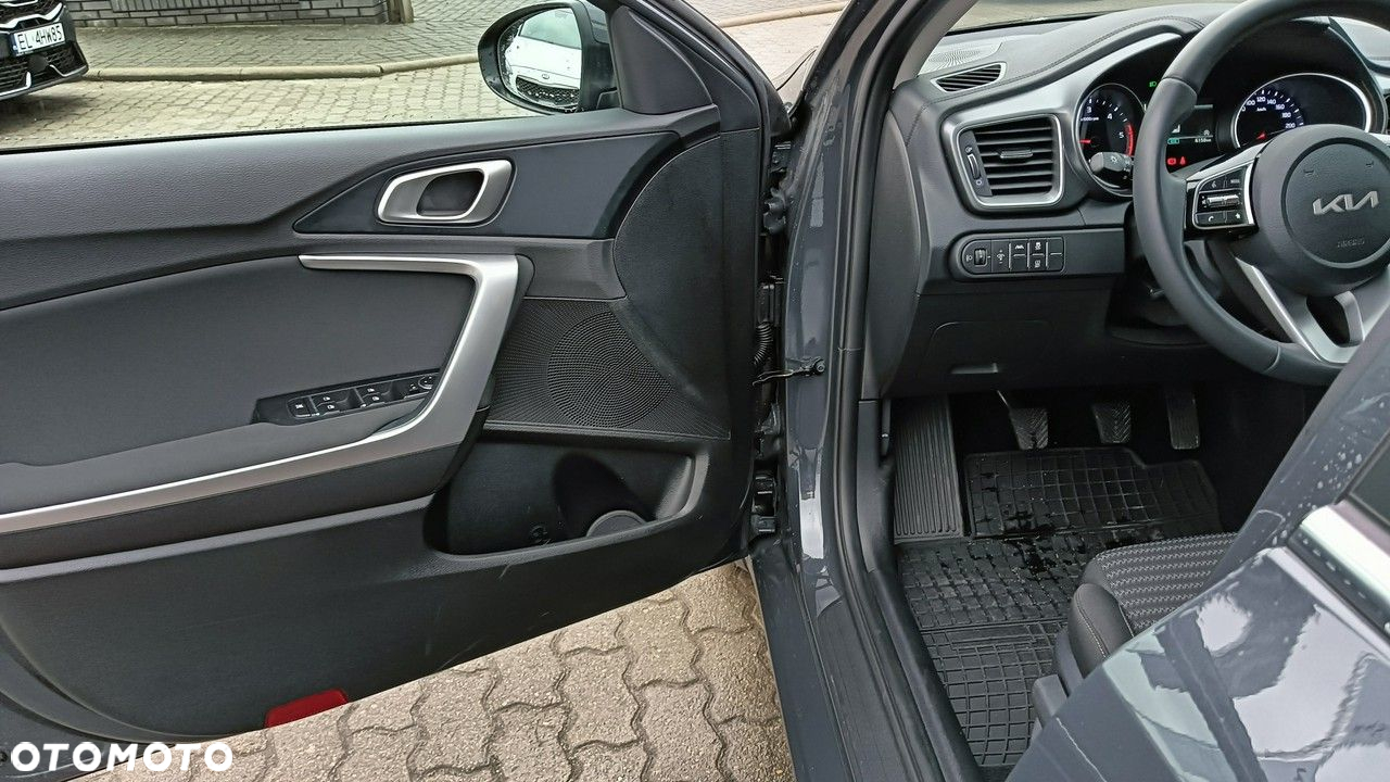 Kia Ceed - 12