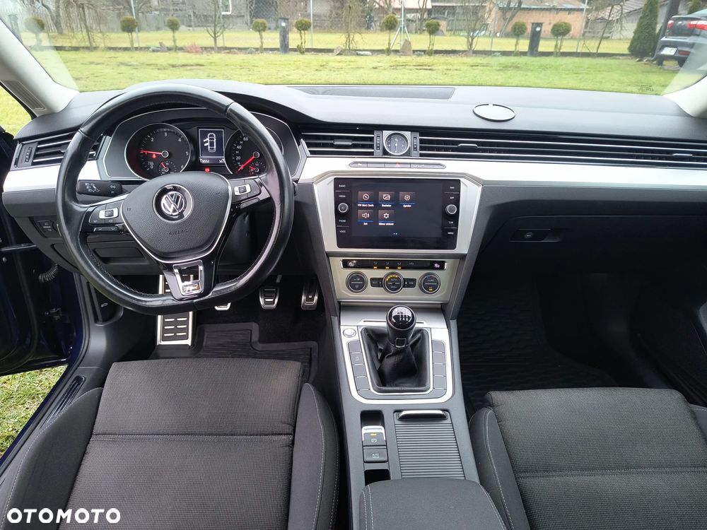 Volkswagen Passat 2.0 TDI SCR Elegance - 11