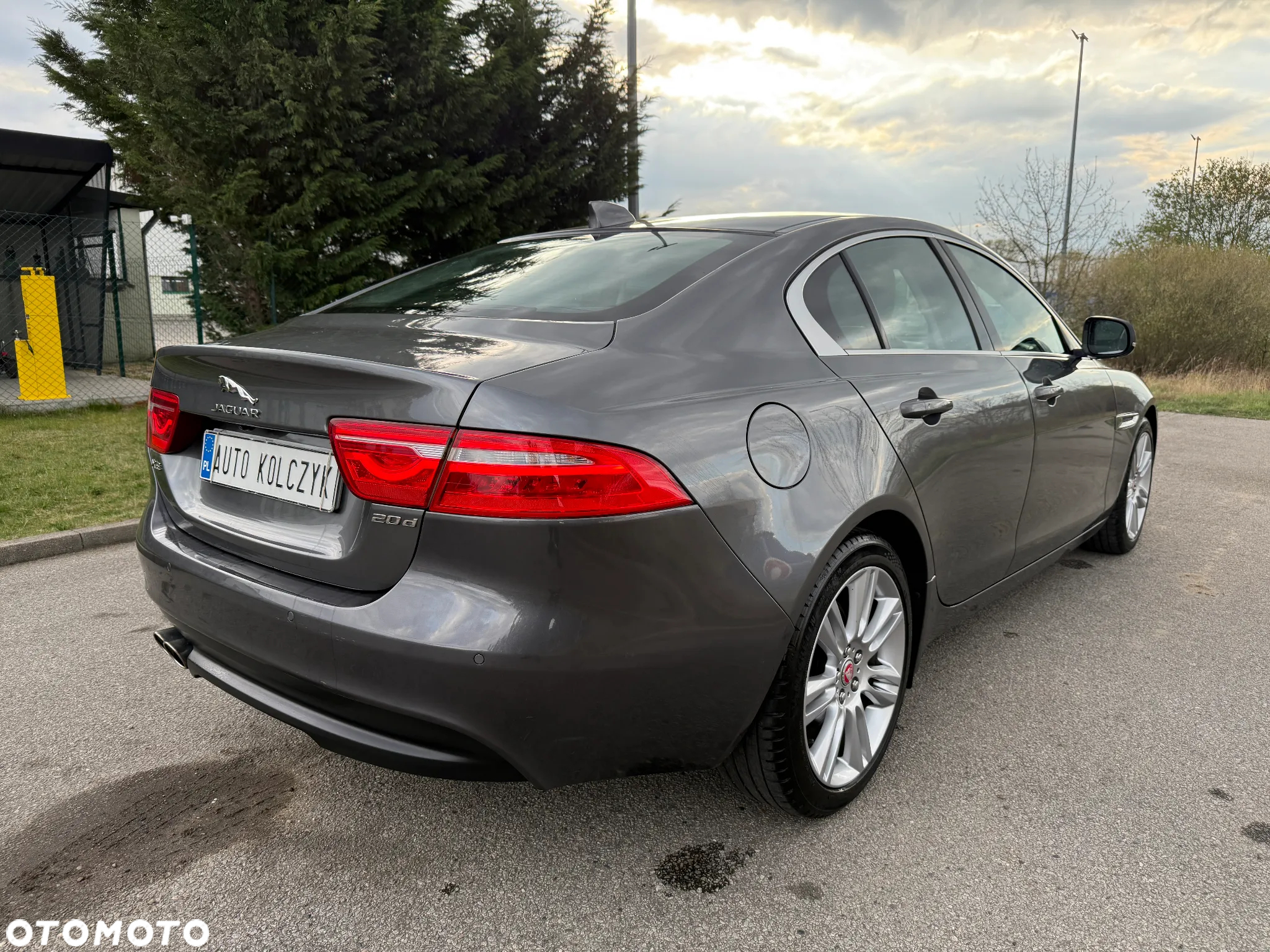 Jaguar XE - 5