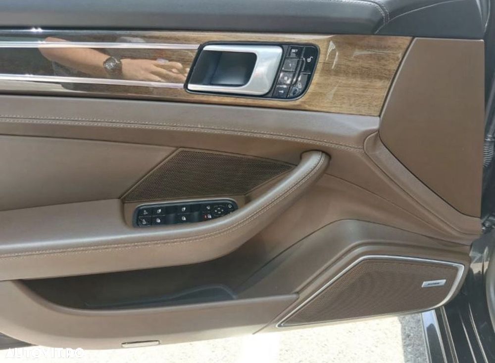 Porsche Panamera 4 - 17