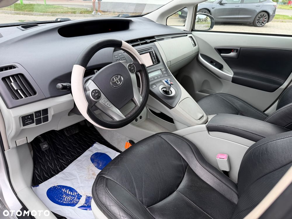 Toyota Prius 1.8 HSD Prestige - 13