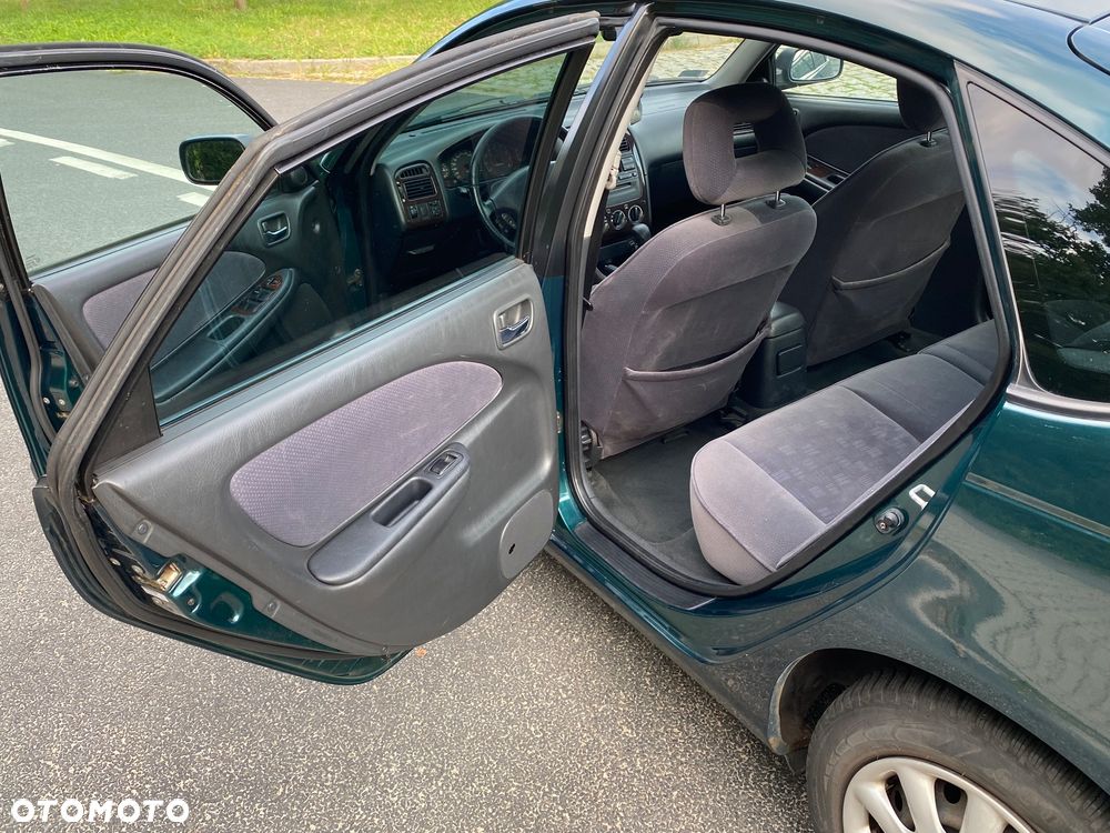 Toyota Avensis Liftback 00-03 - 9
