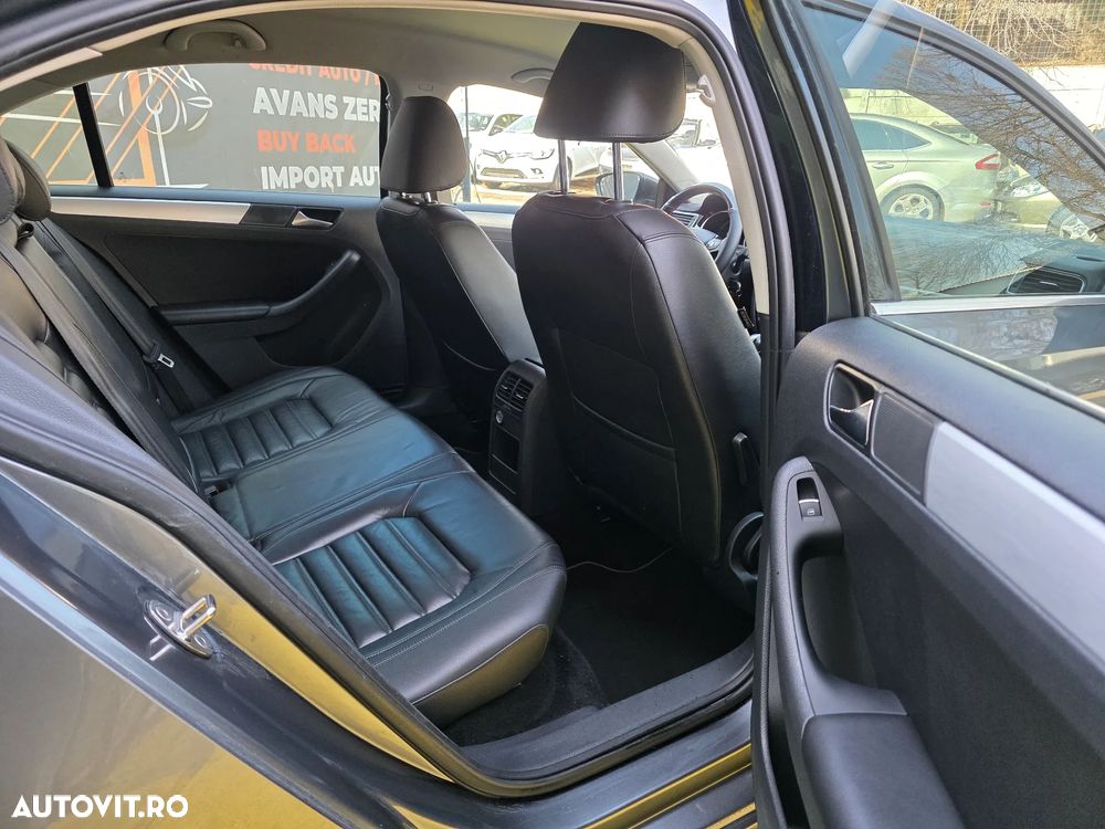 Volkswagen Jetta 1.4 DSG Highline - 11