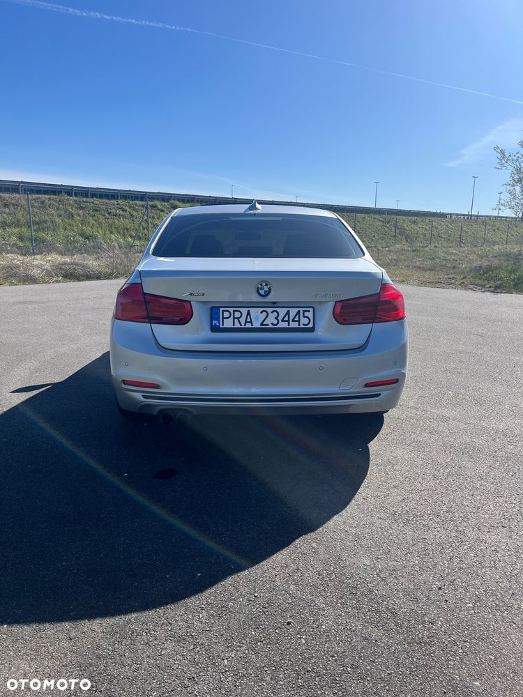 BMW Seria 3 330i xDrive Sport Line - 4