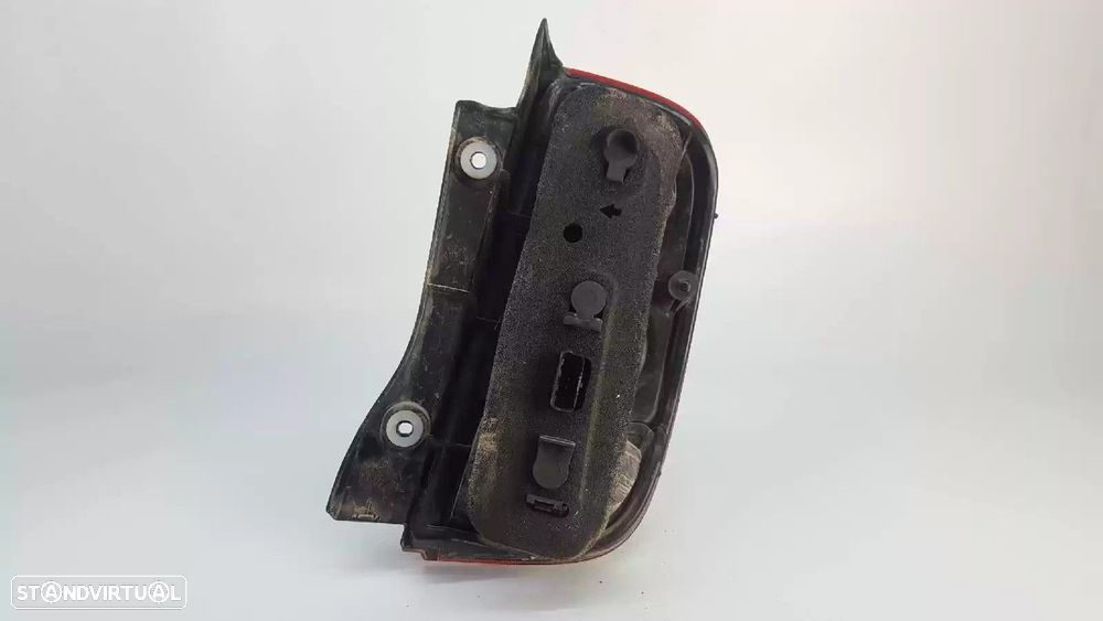 FAROLIM TRASEIRO ESQUERDO NISSAN MICRA III 2004 -B6555AX720 - 2