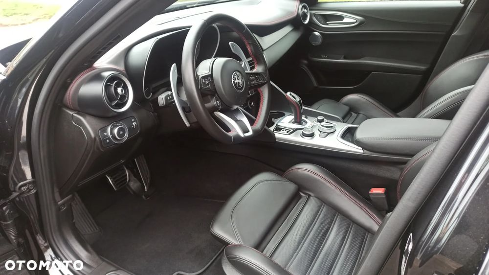 Alfa Romeo Giulia 2.0 Turbo Competizione Q4 - 14