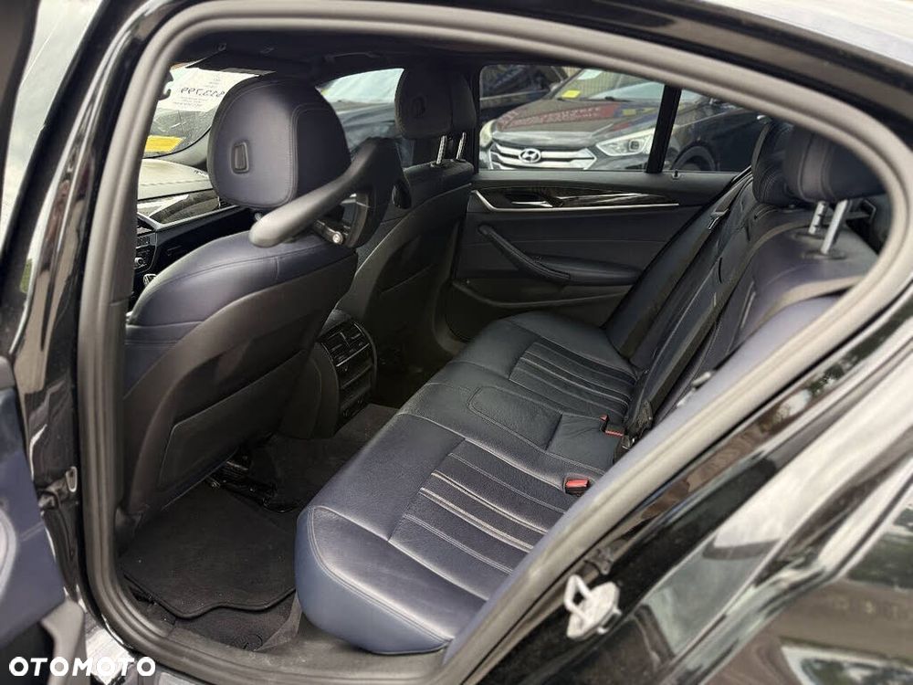 BMW Seria 5 530i xDrive M Sport Edition - 15