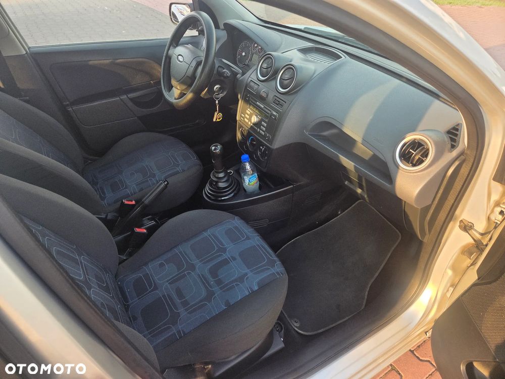 Ford Fiesta 1.4 TDCI - 9