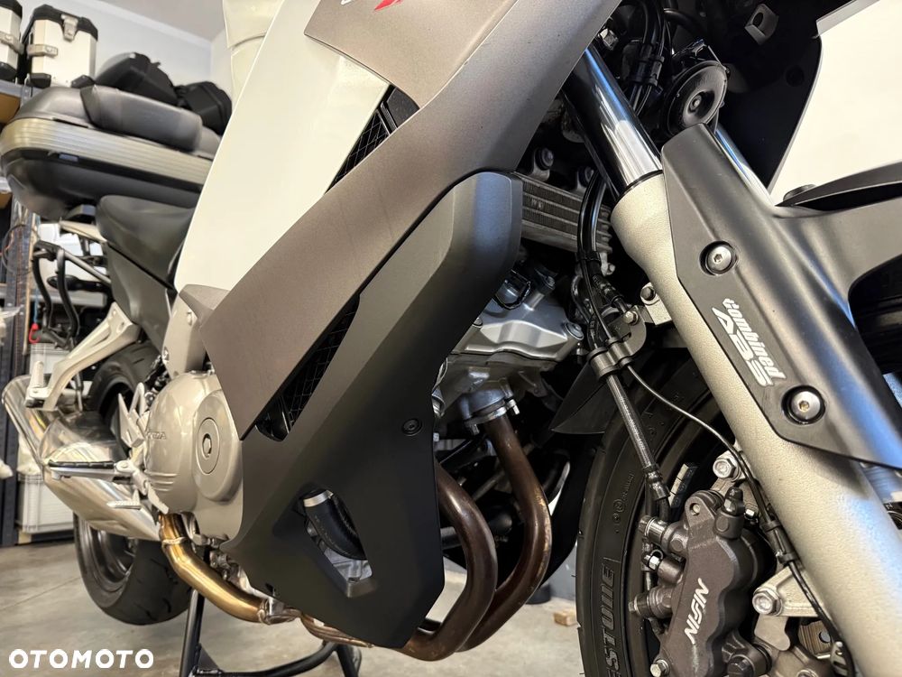 Honda VFR - 13