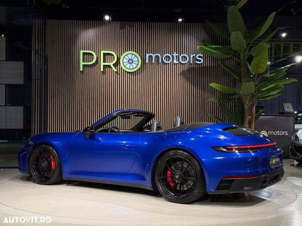 Porsche 911 Carrera 4 GTS PDK - 12