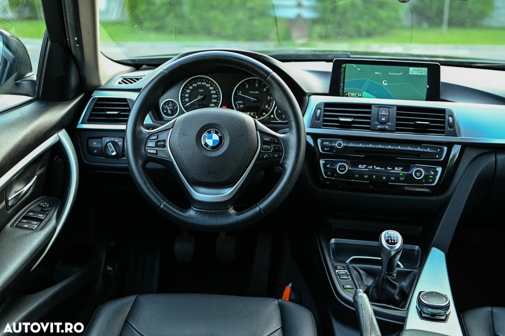 BMW Seria 3 318d Touring Luxury Line - 30