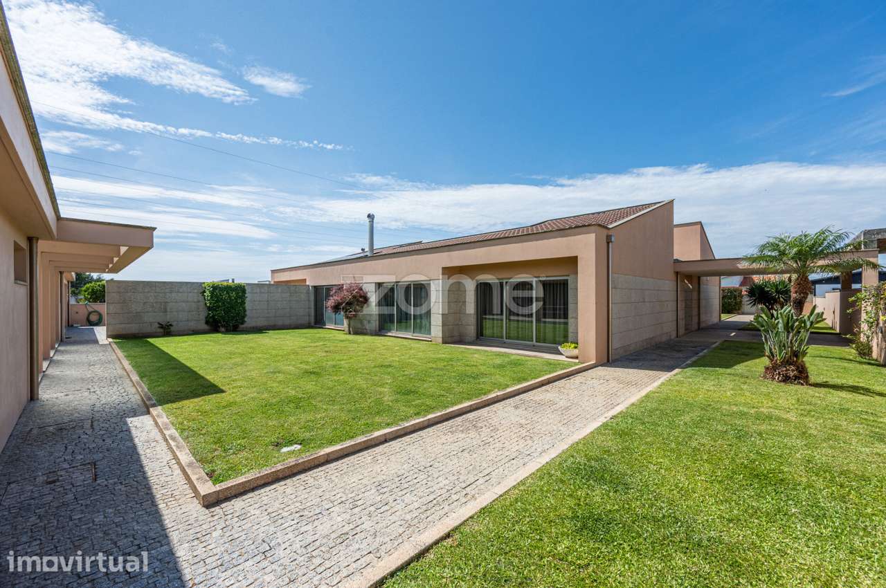 Moradia T4 térrea com jardim interior, a 5min da praia Esmoriz - Grande imagem: 4/28