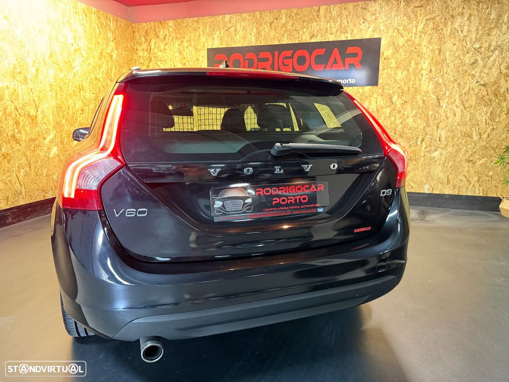 Volvo V60 2.0 D3 Momentum Start/Stop - 25