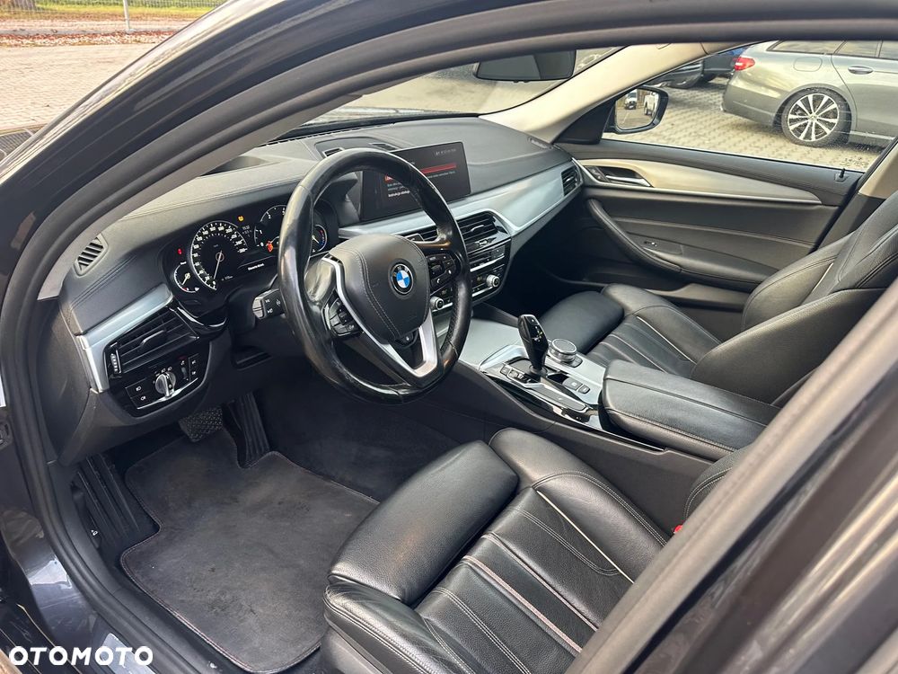 BMW Seria 5 530d xDrive - 12