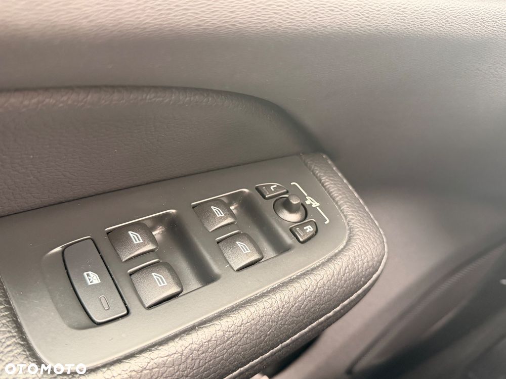 Volvo V60 D3 Geartronic Momentum Pro - 27