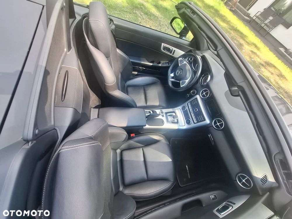 Mercedes-Benz SLC 200 9G-TRONIC RedArt Edition - 24