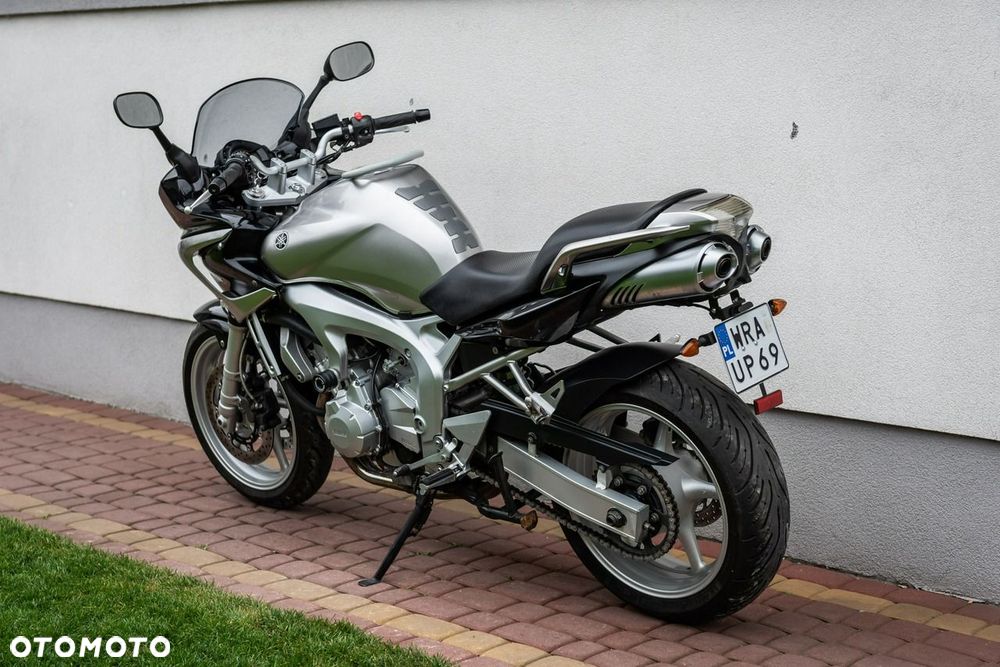 Yamaha FZ - 4