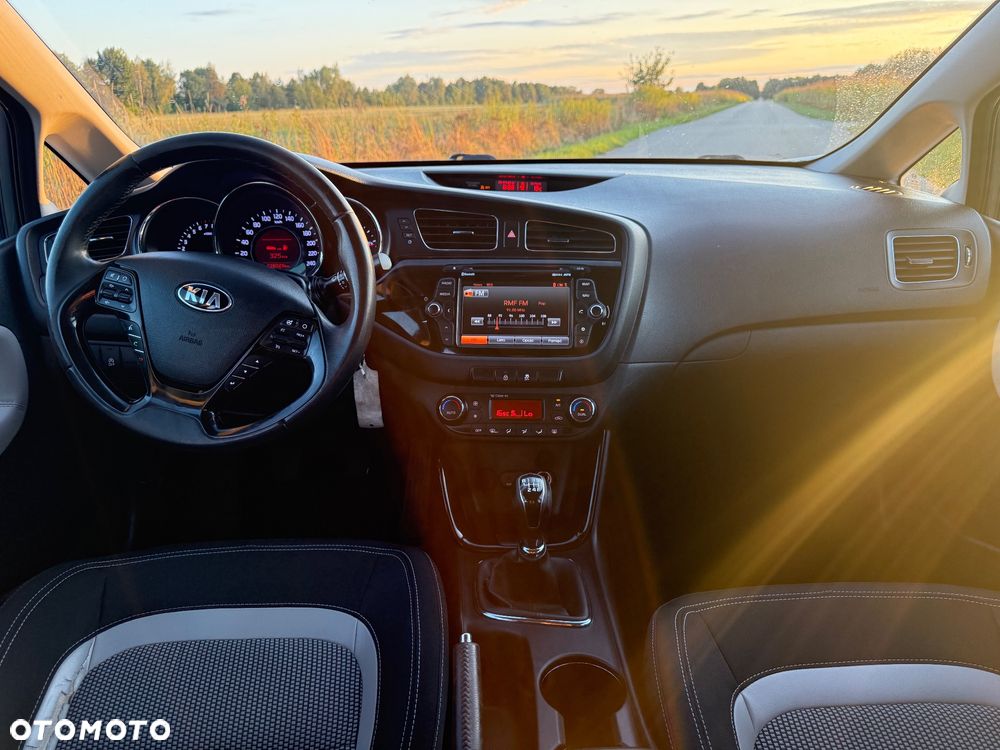 Kia Ceed 1.6 GDI Dream Team Edition - 17