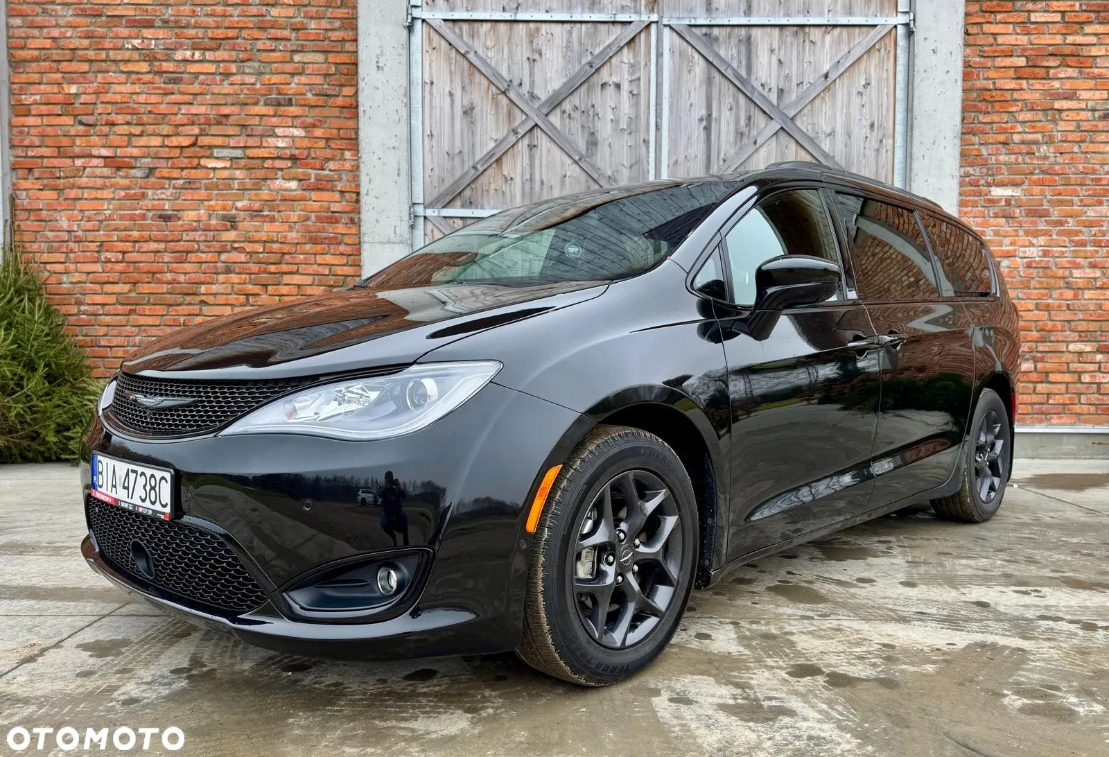 Chrysler Pacifica - 2