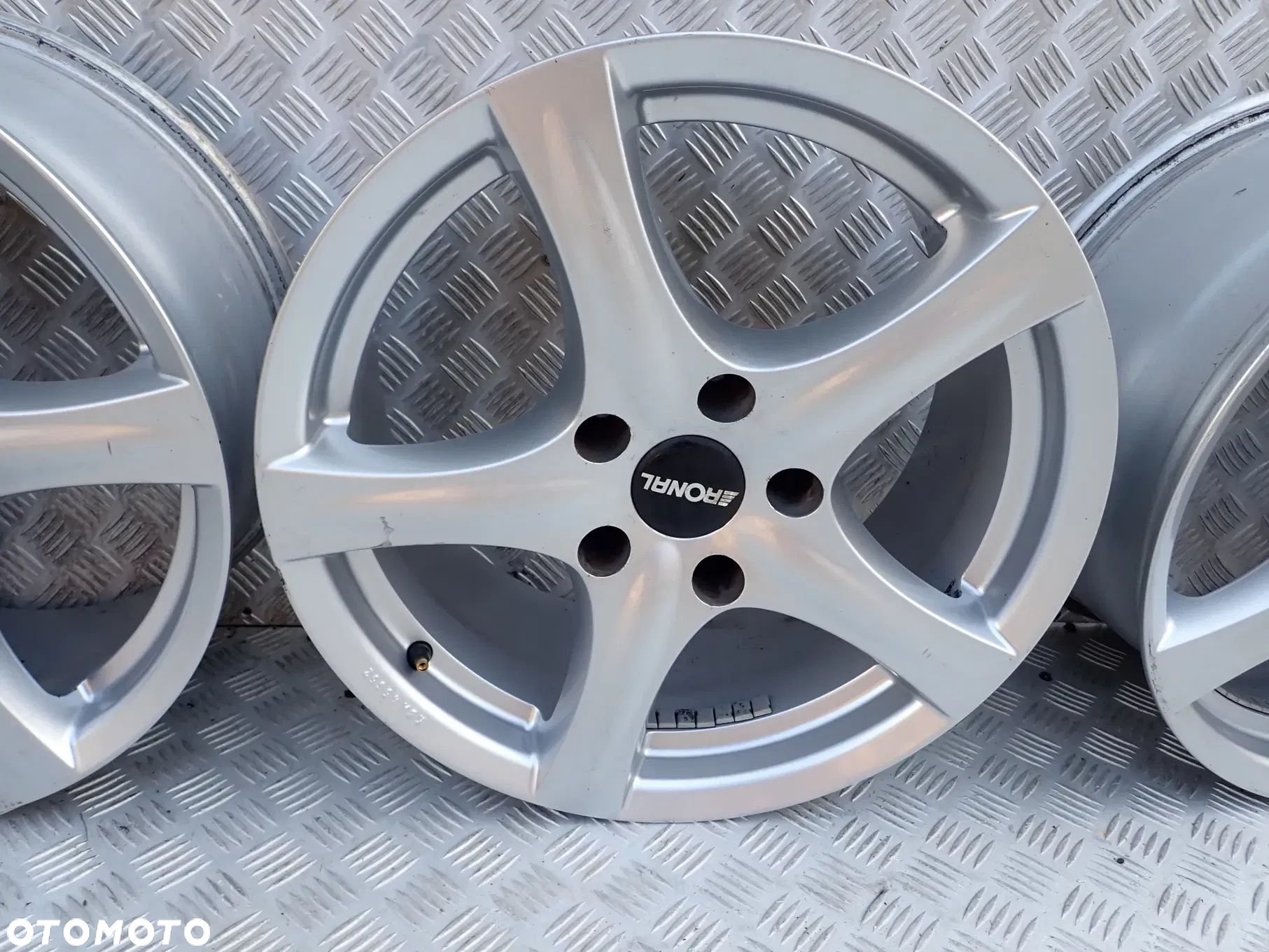 FELGI ALUMINIOWE BMW VW MULTIVAN 5X120 8JX17 ET35 - 4
