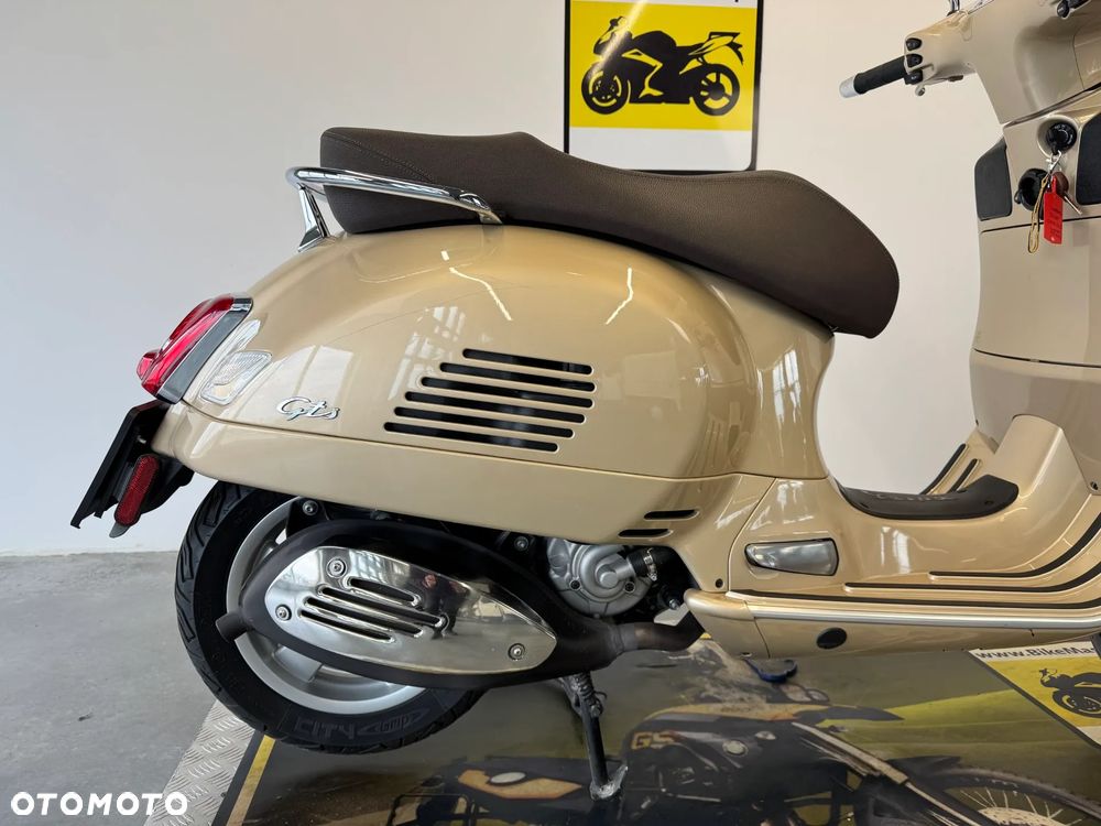 Vespa GTS - 16