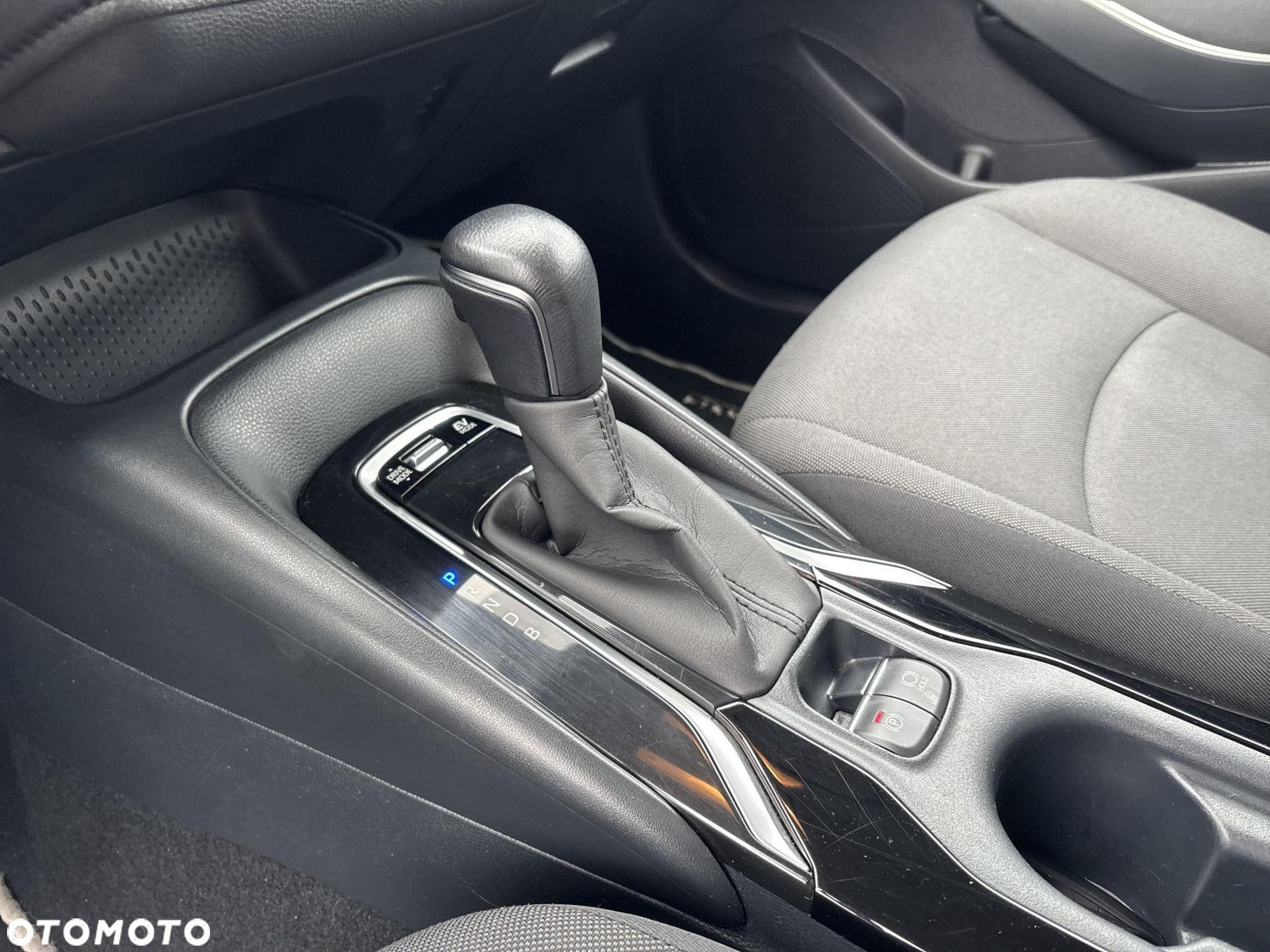 Toyota Corolla 1.8 Hybrid Comfort - 18