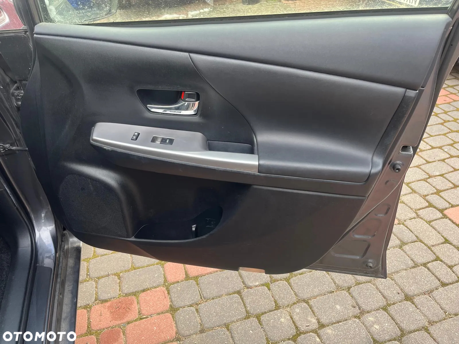 Toyota Prius+ (Hybrid) Executive - 8