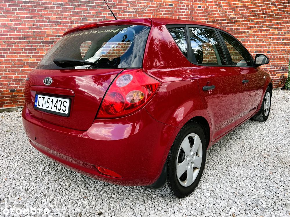 Kia Ceed - 4