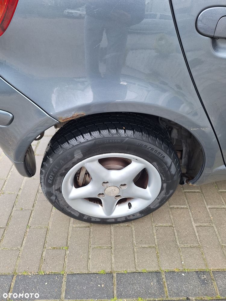 Toyota Yaris 1.3 Sol - 3